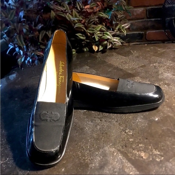 SALVATORE FERRAGAMO WOMAN’S PATENT LEATHER SHOES SIZE 8 2 A’